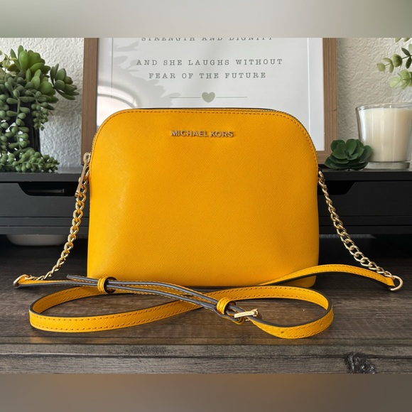 Michael Kors Handbags - Michael Kors Cindy Large Dome Crossbody